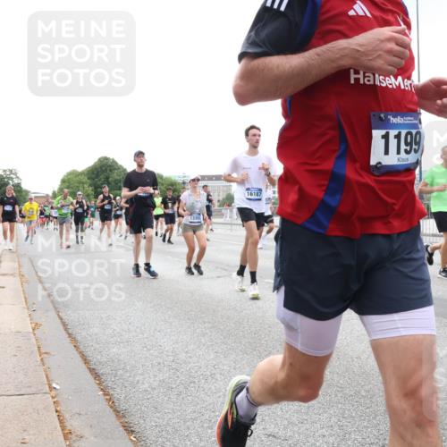 29.06.2025 - hella hamburg halbmarathon Lena Gebhardt http://msf.ph/oto/8467444 29.06.2025 10:32:38 Lombardsbrücke 6718, 13391, 16187, 1199, 1078, 1199, 1237, 1640, 1732, 1987, 2059, 2276, 2349, 2943, 3022, 3365, 3422, 3653, 3660, 3670, 3707, 3753, 3778, 4314, 4365, 4446, 4605, 4857, 5658, 5743, 5783, 5871, 5941, 6040, 6218, 6228, 6252, 6312, 6315, 6861, 7239, 7308, 7309, 7387, 7468, 7531, 7535, 7633, 7702, 7749, 7750, 8124, 8127, 8170, 8175, 8303, 8625, 8787, 8839, 8840, 8914, 8993, 9010, 9034, 9125, 9188, 9206, 9542, 10002, 10013, 10048, 10277, 11756 meine-sportfotos.de