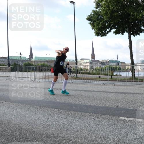 29.06.2025 - hella hamburg halbmarathon Lena Gebhardt http://msf.ph/oto/8467462 29.06.2025 09:55:18 Lombardsbrücke 15681, 6836, 1120, 1151, 1200, 1683, 1696, 1706, 1884, 1976, 2207, 2274, 2287, 2367, 2411, 2592, 2596, 2816, 3087, 3208, 3209, 3258, 3435, 3747, 3985, 4093, 4121, 4189, 4832, 4938, 5102, 5399, 5459, 5638, 5705, 5708, 5915, 6027, 6054, 6158, 6290, 6389, 6532, 6662, 6836, 6923, 6938, 6991, 7052, 7312, 7335, 7659, 7908, 8371, 8437, 8487, 8693, 8889, 8981, 9031, 9093, 9159, 9476, 9661, 9710, 9869, 9931, 11333 meine-sportfotos.de