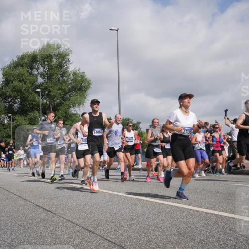 29.06.2025 - hella hamburg halbmarathon Luisa Fischer http://msf.ph/oto/8467504 29.06.2025 09:58:15 Kennedybrücke 4890, 1200, 4847, 6691, 13807, 14062, 15681, 696, 2201, 2706, 8454, 1200, 1630, 1683, 1696, 1706, 2207, 2706, 3213, 3692, 4121, 4189, 4345, 4847, 4890, 5421, 5459, 6009, 6421, 6691, 6938, 7312, 7367, 8139, 8153, 8205, 8216, 8302, 8454, 8720, 8856, 8899, 8955, 9959, 10115, 10263 meine-sportfotos.de