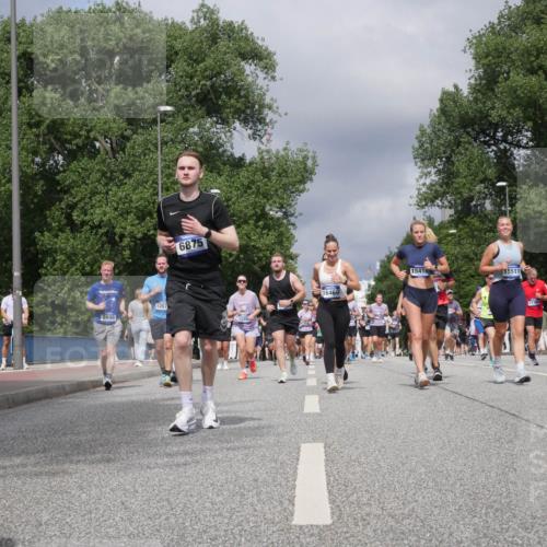29.06.2025 - hella hamburg halbmarathon Luisa Fischer http://msf.ph/oto/8467530 29.06.2025 10:42:30 Kennedybrücke 6875, 2498, 1267, 1526, 16469, 15418, 15511, 10315, 2092, 2498, 6112, 6342, 6343, 7263, 7684, 7815, 8783, 10315, 10604, 10696 meine-sportfotos.de