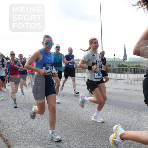 29.06.2025 - hella hamburg halbmarathon Lena Gebhardt http://msf.ph/oto/8467540 29.06.2025 09:55:19 Lombardsbrücke 7052, 8955, 16103, 3435, 3747, 1568, 1120, 1151, 1200, 1683, 1696, 1706, 1884, 1976, 2207, 2274, 2287, 2367, 2411, 2592, 2596, 2706, 2816, 3087, 3208, 3209, 3213, 3258, 3435, 3747, 3985, 4093, 4121, 4189, 4832, 4847, 4890, 4938, 5102, 5399, 5459, 5638, 5705, 5708, 5915, 6027, 6054, 6158, 6290, 6389, 6421, 6532, 6662, 6836, 6923, 6938, 6991, 7052, 7312, 7335, 7659, 7908, 8371, 8437, 8487, 8693, 8889, 8981, 9031, 9093, 9159, 9476, 9661, 9710, 9869, 9931, 11333 meine-sportfotos.de