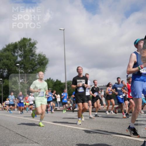 29.06.2025 - hella hamburg halbmarathon Luisa Fischer http://msf.ph/oto/8467549 29.06.2025 09:58:19 Kennedybrücke 120, 1200, 1630, 1696, 1706, 2207, 3213, 3692, 4088, 4324, 4345, 4601, 4847, 4890, 5421, 6009, 6691, 6938, 7056, 7312, 7367, 8139, 8205, 8216, 8234, 8302, 8856, 8899, 8955, 8977, 10263 meine-sportfotos.de