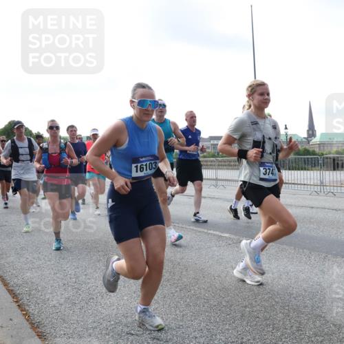 29.06.2025 - hella hamburg halbmarathon Lena Gebhardt http://msf.ph/oto/8467555 29.06.2025 09:55:19 Lombardsbrücke 7052, 8955, 16103, 374, 1120, 1151, 1200, 1683, 1696, 1706, 1884, 1976, 2207, 2274, 2287, 2367, 2411, 2592, 2596, 2706, 2816, 3087, 3208, 3209, 3213, 3258, 3435, 3747, 3985, 4093, 4121, 4189, 4832, 4847, 4890, 4938, 5102, 5399, 5459, 5638, 5705, 5708, 5915, 6027, 6054, 6158, 6290, 6389, 6421, 6532, 6662, 6836, 6923, 6938, 6991, 7052, 7312, 7335, 7659, 7908, 8371, 8437, 8487, 8693, 8889, 8981, 9031, 9093, 9159, 9476, 9661, 9710, 9869, 9931, 11333 meine-sportfotos.de