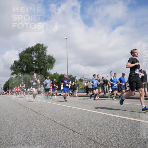 29.06.2025 - hella hamburg halbmarathon Luisa Fischer http://msf.ph/oto/8467573 29.06.2025 09:58:22 Kennedybrücke 18324, 1130, 1461, 1630, 1706, 3654, 3692, 4088, 4324, 4345, 4601, 6009, 7056, 7269, 7367, 7657, 8205, 8234, 8899, 8977 meine-sportfotos.de