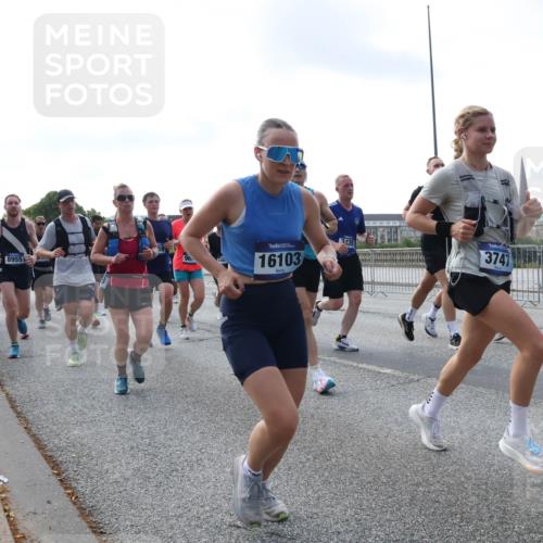 29.06.2025 - hella hamburg halbmarathon Lena Gebhardt http://msf.ph/oto/8467575 29.06.2025 09:55:19 Lombardsbrücke 7052, 8955, 16103, 3435, 3747, 1120, 1151, 1200, 1683, 1696, 1706, 1884, 1976, 2207, 2274, 2287, 2367, 2411, 2592, 2596, 2706, 2816, 3087, 3208, 3209, 3213, 3258, 3435, 3747, 3985, 4093, 4121, 4189, 4832, 4847, 4890, 4938, 5102, 5399, 5459, 5638, 5705, 5708, 5915, 6027, 6054, 6158, 6290, 6389, 6421, 6532, 6662, 6836, 6923, 6938, 6991, 7052, 7312, 7335, 7659, 7908, 8371, 8437, 8487, 8693, 8889, 8981, 9031, 9093, 9159, 9476, 9661, 9710, 9869, 9931, 11333 meine-sportfotos.de