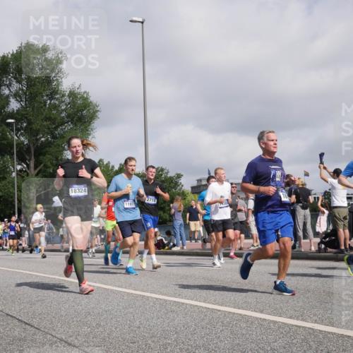 29.06.2025 - hella hamburg halbmarathon Luisa Fischer http://msf.ph/oto/8467584 29.06.2025 09:58:22 Kennedybrücke 18324, 13289, 11977, 2718, 4383, 1461, 1630, 1706, 3654, 3692, 4088, 4324, 4345, 4601, 6009, 7056, 7269, 7367, 7657, 8205, 8234, 8899, 8977 meine-sportfotos.de