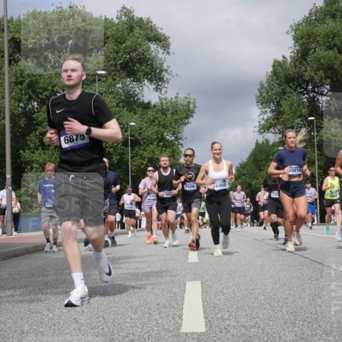 29.06.2025 - hella hamburg halbmarathon Luisa Fischer http://msf.ph/oto/8467596 29.06.2025 10:42:31 Kennedybrücke 6875, 7506, 16469, 15262, 485, 249, 726, 15418, 8783, 15511, 10315, 2092, 2498, 6112, 6342, 6343, 7263, 7684, 7815, 8783, 10315, 10604, 10696 meine-sportfotos.de