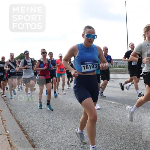 29.06.2025 - hella hamburg halbmarathon Lena Gebhardt http://msf.ph/oto/8467610 29.06.2025 09:55:19 Lombardsbrücke 7052, 8955, 287, 9649, 16103, 10423, 66, 3747, 1120, 1151, 1200, 1683, 1696, 1706, 1884, 1976, 2207, 2274, 2287, 2367, 2411, 2592, 2596, 2706, 2816, 3087, 3208, 3209, 3213, 3258, 3435, 3747, 3985, 4093, 4121, 4189, 4832, 4847, 4890, 4938, 5102, 5399, 5459, 5638, 5705, 5708, 5915, 6027, 6054, 6158, 6290, 6389, 6421, 6532, 6662, 6836, 6923, 6938, 6991, 7052, 7312, 7335, 7659, 7908, 8371, 8437, 8487, 8693, 8889, 8981, 9031, 9093, 9159, 9476, 9661, 9710, 9869, 9931, 11333 meine-sportfotos.de