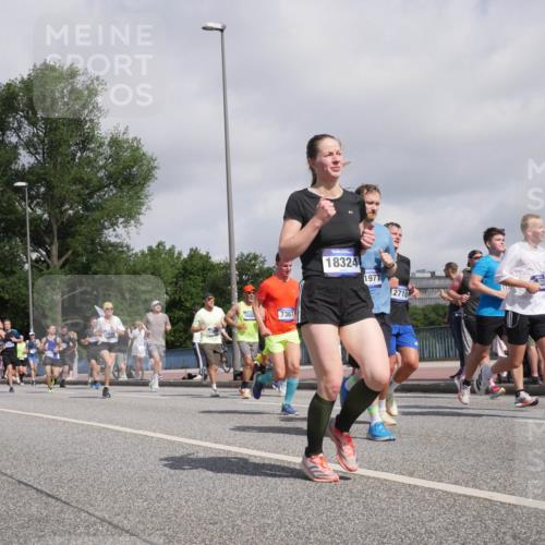 29.06.2025 - hella hamburg halbmarathon Luisa Fischer http://msf.ph/oto/8467611 29.06.2025 09:58:23 Kennedybrücke 18581, 1600, 7367, 18324, 1977, 2718, 1461, 1630, 1706, 3654, 3692, 4088, 4324, 4601, 6009, 7056, 7269, 7367, 7657, 8234, 8899, 8977, 9491 meine-sportfotos.de