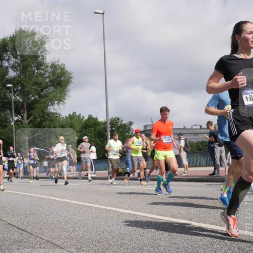 29.06.2025 - hella hamburg halbmarathon Luisa Fischer http://msf.ph/oto/8467623 29.06.2025 09:58:24 Kennedybrücke 7367, 18324, 113, 1151, 1461, 1630, 1689, 1706, 3654, 3692, 4088, 4324, 4601, 6009, 7056, 7269, 7367, 7657, 8234, 8977, 9491 meine-sportfotos.de