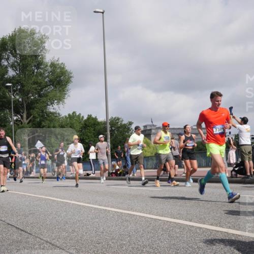 29.06.2025 - hella hamburg halbmarathon Luisa Fischer http://msf.ph/oto/8467633 29.06.2025 09:58:24 Kennedybrücke 18581, 16003, 3692, 7367, 1151, 1461, 1630, 1689, 1706, 3654, 3692, 4088, 4324, 4601, 6009, 7056, 7269, 7367, 7657, 8234, 8977, 9491 meine-sportfotos.de
