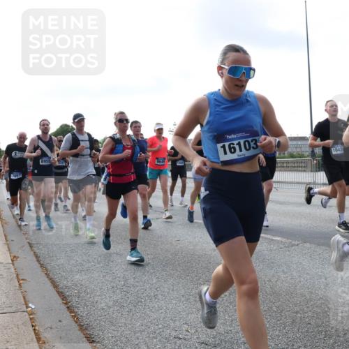 29.06.2025 - hella hamburg halbmarathon Lena Gebhardt http://msf.ph/oto/8467649 29.06.2025 09:55:19 Lombardsbrücke 705, 8955, 16103, 9649, 14687, 1042, 666, 3747, 1120, 1151, 1200, 1683, 1696, 1706, 1884, 1976, 2207, 2274, 2287, 2367, 2411, 2592, 2596, 2706, 2816, 3087, 3208, 3209, 3213, 3258, 3435, 3747, 3985, 4093, 4121, 4189, 4832, 4847, 4890, 4938, 5102, 5399, 5459, 5638, 5705, 5708, 5915, 6027, 6054, 6158, 6290, 6389, 6421, 6532, 6662, 6836, 6923, 6938, 6991, 7052, 7312, 7335, 7659, 7908, 8371, 8437, 8487, 8693, 8889, 8981, 9031, 9093, 9159, 9476, 9661, 9710, 9869, 9931, 11333 meine-sportfotos.de