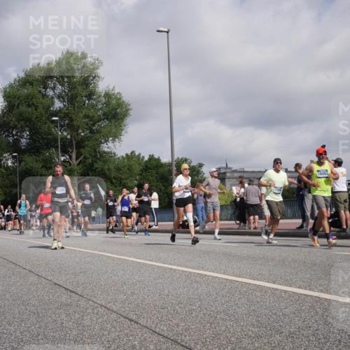 29.06.2025 - hella hamburg halbmarathon Luisa Fischer http://msf.ph/oto/8467669 29.06.2025 09:58:25 Kennedybrücke 577, 18581, 1389, 16003, 1151, 1461, 1630, 1689, 1706, 3654, 3692, 4033, 4088, 4324, 4601, 7056, 7269, 7332, 7367, 7657, 8234, 8977, 9491, 9934 meine-sportfotos.de