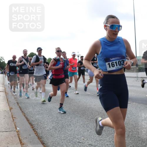 29.06.2025 - hella hamburg halbmarathon Lena Gebhardt http://msf.ph/oto/8467693 29.06.2025 09:55:19 Lombardsbrücke 7052, 8955, 96494, 615, 16103, 1042, 6667, 1120, 1151, 1200, 1683, 1696, 1706, 1884, 1976, 2207, 2274, 2287, 2367, 2411, 2592, 2596, 2706, 2816, 3087, 3208, 3209, 3213, 3258, 3435, 3747, 3985, 4093, 4121, 4189, 4832, 4847, 4890, 4938, 5102, 5399, 5459, 5638, 5705, 5708, 5915, 6027, 6054, 6158, 6290, 6389, 6421, 6532, 6662, 6836, 6923, 6938, 6991, 7052, 7312, 7335, 7659, 7908, 8371, 8437, 8487, 8693, 8889, 8981, 9031, 9093, 9159, 9476, 9661, 9710, 9869, 9931, 11333 meine-sportfotos.de
