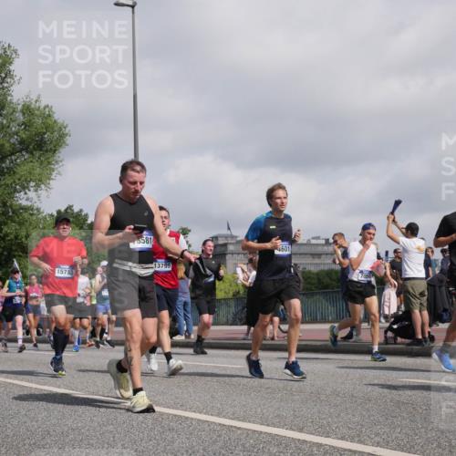 29.06.2025 - hella hamburg halbmarathon Luisa Fischer http://msf.ph/oto/8467744 29.06.2025 09:58:29 Kennedybrücke 1461, 15733, 0581, 13799, 4601, 7056, 8977, 1451, 1151, 1216, 1461, 1689, 3654, 3945, 4033, 4088, 4127, 4324, 4601, 4938, 6481, 7056, 7269, 7332, 7657, 8234, 8977, 9491, 9551, 9934, 10811 meine-sportfotos.de