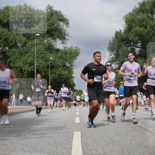 29.06.2025 - hella hamburg halbmarathon Luisa Fischer http://msf.ph/oto/8467763 29.06.2025 10:42:38 Kennedybrücke 16335, 12745, 7684, 11381, 382, 14871, 63, 1232, 2498, 2893, 6342, 6343, 6611, 7263, 7684, 8243, 8367, 8783, 9393, 10001, 10315, 10554 meine-sportfotos.de