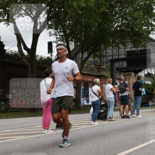 29.06.2025 - hella hamburg halbmarathon Yannick Fuchs http://msf.ph/oto/8467809 29.06.2025 10:57:25 20KM 1184, 1316, 1722, 1724, 1940, 1992, 2424, 3360, 4370, 4665, 5305, 5511, 5734, 6631, 7243, 7333, 8469, 8478, 8822, 9124, 9439, 9681, 9899, 10128, 10766, 10866, 11402, 11527, 12316, 12513, 13528, 13551, 14313, 15137, 15516, 15550, 16371, 16426, 16478, 16639, 16872, 17071, 17757, 17890, 17894, 18028, 18122, 18355, 18359, 18452 meine-sportfotos.de