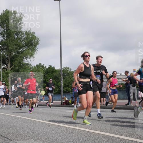 29.06.2025 - hella hamburg halbmarathon Luisa Fischer http://msf.ph/oto/8467813 29.06.2025 09:58:33 Kennedybrücke 11211, 216, 4127, 657, 1446, 1151, 1216, 1461, 1689, 3654, 3945, 4033, 4127, 4938, 6481, 6994, 7100, 7224, 7269, 7332, 7657, 9491, 9551, 9934, 10811 meine-sportfotos.de