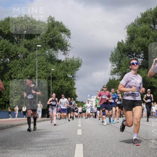 29.06.2025 - hella hamburg halbmarathon Luisa Fischer http://msf.ph/oto/8467817 29.06.2025 10:42:39 Kennedybrücke 16335, 12745, 6611, 10554, 12092, 381, 8243, 113, 1232, 2893, 6342, 6343, 6611, 7053, 7263, 7684, 8243, 8367, 8783, 9393, 10001, 10516, 10554 meine-sportfotos.de