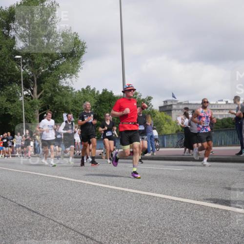 29.06.2025 - hella hamburg halbmarathon Luisa Fischer http://msf.ph/oto/8467825 29.06.2025 09:58:33 Kennedybrücke 3945, 11211, 14791, 4127, 34, 4033, 1151, 1216, 1461, 1689, 3654, 3945, 4033, 4127, 4938, 6481, 6994, 7100, 7224, 7269, 7332, 7657, 9491, 9551, 9934, 10811 meine-sportfotos.de