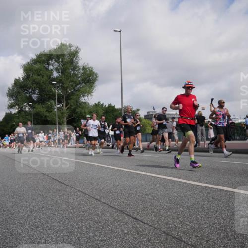 29.06.2025 - hella hamburg halbmarathon Luisa Fischer http://msf.ph/oto/8467839 29.06.2025 09:58:34 Kennedybrücke 11211, 1151, 1216, 1461, 1689, 3654, 3945, 4033, 4127, 4938, 5708, 6481, 6994, 7100, 7224, 7269, 7332, 7657, 9491, 9551, 9934, 10596, 10811 meine-sportfotos.de