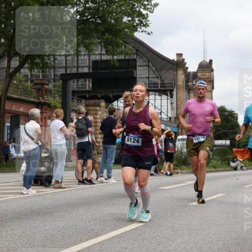 29.06.2025 - hella hamburg halbmarathon Yannick Fuchs http://msf.ph/oto/8467859 29.06.2025 10:57:25 20KM 1184, 1316, 1722, 1724, 1940, 1992, 2424, 3360, 4370, 4665, 5305, 5511, 5734, 6631, 7243, 7333, 8469, 8478, 8822, 9124, 9439, 9681, 9899, 10128, 10766, 10866, 11402, 11527, 12316, 12513, 13528, 13551, 14313, 15137, 15516, 15550, 16371, 16426, 16478, 16639, 16872, 17071, 17757, 17890, 17894, 18028, 18122, 18355, 18359, 18452 meine-sportfotos.de