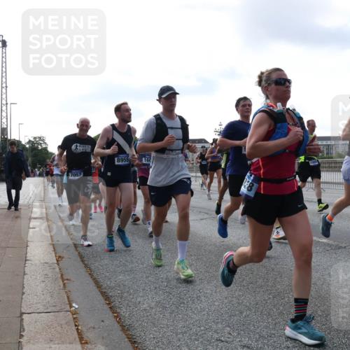 29.06.2025 - hella hamburg halbmarathon Lena Gebhardt http://msf.ph/oto/8467867 29.06.2025 09:55:20 Lombardsbrücke 7053, 8955, 168, 4, 1120, 1151, 1200, 1683, 1696, 1706, 1884, 1976, 2207, 2274, 2287, 2411, 2592, 2596, 2706, 2816, 3087, 3208, 3209, 3213, 3258, 3435, 3747, 3985, 4088, 4093, 4121, 4189, 4832, 4847, 4890, 4938, 5102, 5399, 5459, 5638, 5705, 5708, 5915, 6027, 6054, 6158, 6290, 6389, 6421, 6532, 6662, 6836, 6923, 6938, 6991, 7052, 7312, 7335, 7659, 7908, 8371, 8437, 8487, 8693, 8889, 9031, 9093, 9159, 9476, 9661, 9869, 9931, 11333 meine-sportfotos.de