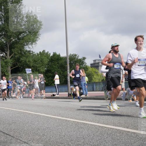 29.06.2025 - hella hamburg halbmarathon Luisa Fischer http://msf.ph/oto/8467869 29.06.2025 09:58:36 Kennedybrücke 3945, 7224, 1717, 1216, 11211, 7332, 1151, 1216, 1689, 3060, 3945, 4033, 4127, 4346, 4938, 5708, 6134, 6481, 6994, 7100, 7224, 7332, 8390, 9491, 9551, 9934, 10596, 10811 meine-sportfotos.de
