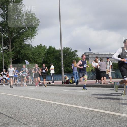 29.06.2025 - hella hamburg halbmarathon Luisa Fischer http://msf.ph/oto/8467875 29.06.2025 09:58:37 Kennedybrücke 3945, 7224, 5708, 1717, 481, 1143, 1151, 1216, 1689, 2260, 3060, 3399, 3945, 4033, 4127, 4346, 4938, 5708, 6134, 6481, 6994, 7100, 7224, 7332, 8390, 8821, 9551, 9934, 10596, 10811 meine-sportfotos.de