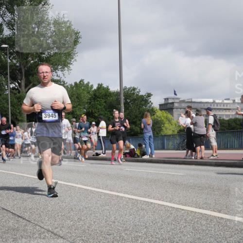 29.06.2025 - hella hamburg halbmarathon Luisa Fischer http://msf.ph/oto/8467896 29.06.2025 09:58:38 Kennedybrücke 14791, 1237, 3945, 13301, 1143, 1216, 1507, 2260, 3060, 3399, 3945, 4033, 4127, 4346, 4938, 5708, 6134, 6481, 6994, 7100, 7224, 7332, 8390, 8668, 8821, 9551, 9934, 10596, 10811 meine-sportfotos.de
