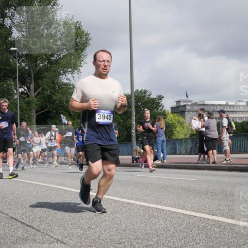 29.06.2025 - hella hamburg halbmarathon Luisa Fischer http://msf.ph/oto/8467905 29.06.2025 09:58:39 Kennedybrücke 13672, 4791, 12379, 16175, 6994, 185, 3945, 1143, 1216, 1507, 2260, 2884, 3060, 3399, 3945, 4127, 4346, 4938, 5116, 5708, 6134, 6481, 6994, 7100, 7224, 8390, 8668, 8821, 9074, 9551, 10596, 10603, 10811 meine-sportfotos.de