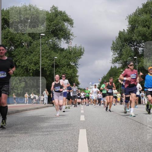 29.06.2025 - hella hamburg halbmarathon Luisa Fischer http://msf.ph/oto/8467931 29.06.2025 10:42:40 Kennedybrücke 12745, 6611, 3745, 2090, 10554, 17634, 1232, 2893, 6342, 6343, 6611, 7053, 7263, 7684, 8243, 8367, 8783, 9393, 9708, 10001, 10516, 10554 meine-sportfotos.de