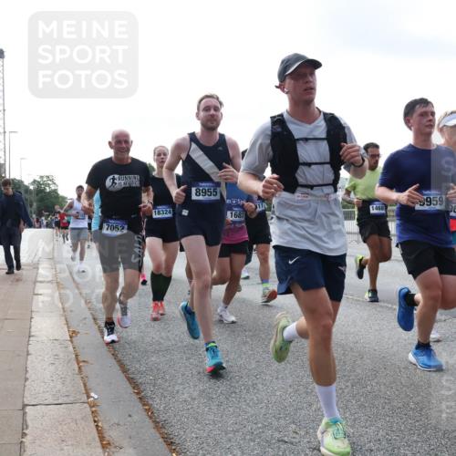 29.06.2025 - hella hamburg halbmarathon Lena Gebhardt http://msf.ph/oto/8467935 29.06.2025 09:55:20 Lombardsbrücke 7052, 8955, 11, 18324, 1683, 14686, 9959, 9649, 10, 1120, 1151, 1200, 1683, 1696, 1706, 1884, 1976, 2207, 2274, 2287, 2411, 2592, 2596, 2706, 2816, 3087, 3208, 3209, 3213, 3258, 3435, 3747, 3985, 4088, 4093, 4121, 4189, 4832, 4847, 4890, 4938, 5102, 5399, 5459, 5638, 5705, 5708, 5915, 6027, 6054, 6158, 6290, 6389, 6421, 6532, 6662, 6836, 6923, 6938, 6991, 7052, 7312, 7335, 7659, 7908, 8371, 8437, 8487, 8693, 8889, 9031, 9093, 9159, 9476, 9661, 9869, 9931, 11333 meine-sportfotos.de