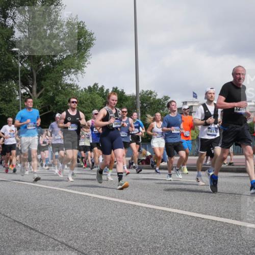 29.06.2025 - hella hamburg halbmarathon Luisa Fischer http://msf.ph/oto/8467950 29.06.2025 09:58:43 Kennedybrücke 2260, 10596, 125, 13073, 14458, 590, 7908, 18856, 1562, 4346, 1617, 12379, 15300, 17, 1850, 1143, 1257, 1267, 1507, 2250, 2260, 2504, 2818, 2884, 3060, 3399, 3543, 4346, 4557, 5116, 5708, 6115, 6134, 6168, 6994, 7100, 7224, 8273, 8390, 8668, 8821, 9074, 10596, 10603 meine-sportfotos.de