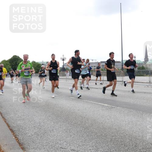 29.06.2025 - hella hamburg halbmarathon Lena Gebhardt http://msf.ph/oto/8467954 29.06.2025 10:32:42 Lombardsbrücke 16898, 16999, 6718, 6727, 7749, 1430, 1078, 1199, 1237, 1640, 1732, 2059, 2276, 3022, 3365, 3422, 3653, 3660, 3670, 3707, 3708, 3753, 3778, 4365, 4446, 4555, 4857, 5783, 5871, 5941, 6040, 6228, 6312, 6315, 6861, 7308, 7309, 7387, 7468, 7531, 7633, 7702, 7749, 7750, 8124, 8127, 8170, 8175, 8303, 8625, 8787, 8839, 8840, 8914, 8993, 9010, 9034, 9125, 9188, 9206, 9471, 9542, 9768, 10002, 10013, 10048, 10277, 11756, 12423, 12424 meine-sportfotos.de