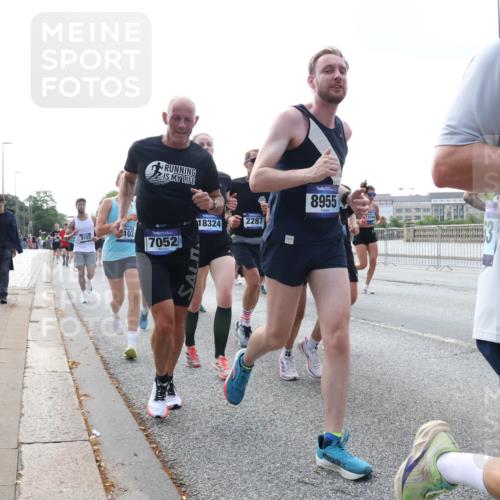 29.06.2025 - hella hamburg halbmarathon Lena Gebhardt http://msf.ph/oto/8467961 29.06.2025 09:55:21 Lombardsbrücke 8153, 102, 7052, 18324, 2287, 8955, 5144, 4, 1120, 1151, 1200, 1683, 1696, 1706, 1884, 1976, 2207, 2274, 2287, 2411, 2592, 2596, 2706, 2708, 2718, 2816, 3087, 3208, 3209, 3213, 3258, 3435, 3747, 3985, 4088, 4093, 4121, 4189, 4832, 4847, 4890, 4938, 5102, 5399, 5421, 5459, 5638, 5705, 5708, 5915, 6027, 6054, 6158, 6290, 6389, 6421, 6532, 6662, 6836, 6923, 6938, 6991, 7052, 7312, 7659, 7908, 8371, 8437, 8487, 8693, 8889, 9031, 9093, 9159, 9476, 9661, 9869, 9931, 11333 meine-sportfotos.de