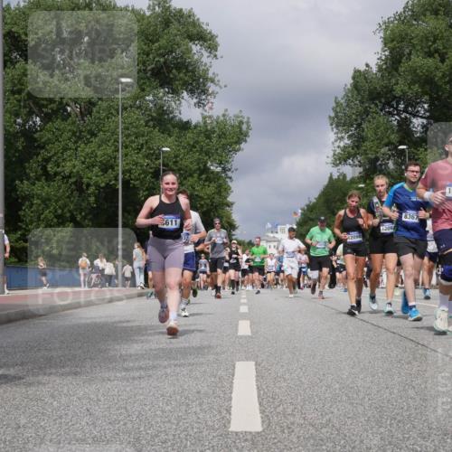 29.06.2025 - hella hamburg halbmarathon Luisa Fischer http://msf.ph/oto/8467980 29.06.2025 10:42:41 Kennedybrücke 611, 8367, 12092, 37, 12090, 10516, 10554, 17634, 1232, 2893, 6342, 6343, 6611, 7053, 7684, 8243, 8367, 8457, 9393, 9708, 10001, 10516, 10554 meine-sportfotos.de