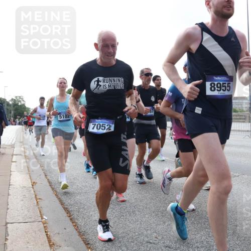 29.06.2025 - hella hamburg halbmarathon Lena Gebhardt http://msf.ph/oto/8467984 29.06.2025 09:55:21 Lombardsbrücke 8955, 153, 5102, 7052, 1120, 1151, 1200, 1683, 1696, 1706, 1884, 1976, 2207, 2274, 2287, 2411, 2592, 2596, 2706, 2708, 2718, 2816, 3087, 3208, 3209, 3213, 3258, 3435, 3747, 3985, 4088, 4093, 4121, 4189, 4832, 4847, 4890, 4938, 5102, 5399, 5421, 5459, 5638, 5705, 5708, 5915, 6027, 6054, 6158, 6290, 6389, 6421, 6532, 6662, 6836, 6923, 6938, 6991, 7052, 7312, 7659, 7908, 8371, 8437, 8487, 8693, 8889, 9031, 9093, 9159, 9476, 9661, 9869, 9931, 11333 meine-sportfotos.de