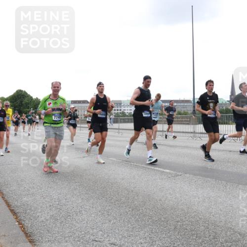 29.06.2025 - hella hamburg halbmarathon Lena Gebhardt http://msf.ph/oto/8467999 29.06.2025 10:32:42 Lombardsbrücke 6718, 6727, 7749, 10203, 16898, 16999, 1078, 1199, 1237, 1640, 1732, 2059, 2276, 3022, 3365, 3422, 3653, 3660, 3670, 3707, 3708, 3753, 3778, 4365, 4446, 4555, 4857, 5783, 5871, 5941, 6040, 6228, 6312, 6315, 6861, 7308, 7309, 7387, 7468, 7531, 7633, 7702, 7749, 7750, 8124, 8127, 8170, 8175, 8303, 8625, 8787, 8839, 8840, 8914, 8993, 9010, 9034, 9125, 9188, 9206, 9471, 9542, 9768, 10002, 10013, 10048, 10277, 11756, 12423, 12424 meine-sportfotos.de