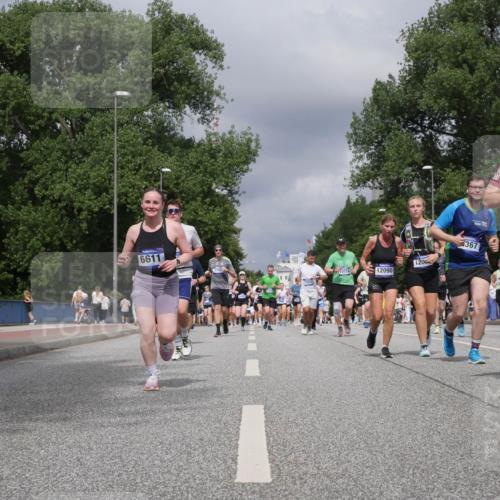 29.06.2025 - hella hamburg halbmarathon Luisa Fischer http://msf.ph/oto/8468008 29.06.2025 10:42:42 Kennedybrücke 6611, 3745, 10516, 12090, 7053, 120, 367, 554, 1232, 2893, 6342, 6343, 6611, 7053, 8243, 8367, 8457, 9393, 9708, 10001, 10516, 10554 meine-sportfotos.de