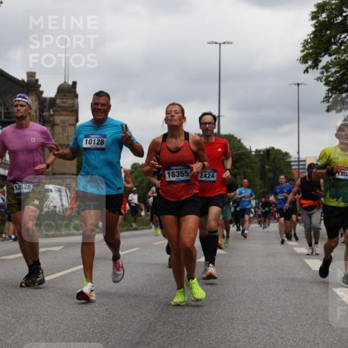 29.06.2025 - hella hamburg halbmarathon Yannick Fuchs http://msf.ph/oto/8468021 29.06.2025 10:57:26 20KM 1184, 1316, 1722, 1724, 1940, 1992, 2424, 3360, 4370, 4665, 5305, 5511, 5734, 6631, 7243, 7333, 8469, 8478, 8822, 9124, 9439, 9681, 9899, 10128, 10766, 10866, 11402, 11527, 11771, 12315, 12316, 12513, 13528, 13551, 14313, 15137, 15516, 15550, 16371, 16426, 16478, 16639, 16872, 17071, 17757, 17890, 17894, 18028, 18122, 18355, 18452 meine-sportfotos.de