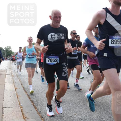 29.06.2025 - hella hamburg halbmarathon Lena Gebhardt http://msf.ph/oto/8468024 29.06.2025 09:55:21 Lombardsbrücke 8153, 510, 7052, 22872, 18513, 8955, 1120, 1151, 1200, 1683, 1696, 1706, 1884, 1976, 2207, 2274, 2287, 2411, 2592, 2596, 2706, 2708, 2718, 2816, 3087, 3208, 3209, 3213, 3258, 3435, 3747, 3985, 4088, 4093, 4121, 4189, 4832, 4847, 4890, 4938, 5102, 5399, 5421, 5459, 5638, 5705, 5708, 5915, 6027, 6054, 6158, 6290, 6389, 6421, 6532, 6662, 6836, 6923, 6938, 6991, 7052, 7312, 7659, 7908, 8371, 8437, 8487, 8693, 8889, 9031, 9093, 9159, 9476, 9661, 9869, 9931, 11333 meine-sportfotos.de