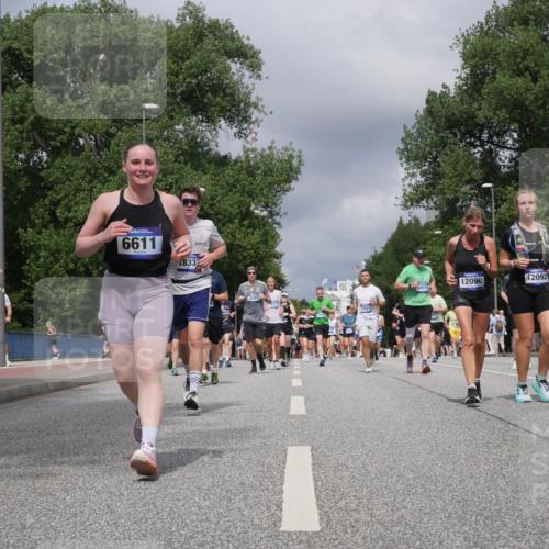 29.06.2025 - hella hamburg halbmarathon Luisa Fischer http://msf.ph/oto/8468053 29.06.2025 10:42:43 Kennedybrücke 6611, 1833, 3745, 7053, 12090, 12092, 10516, 8367, 1232, 2893, 6342, 6343, 6611, 7053, 8243, 8367, 8457, 9393, 9708, 10001, 10516, 10554 meine-sportfotos.de