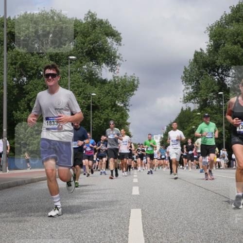 29.06.2025 - hella hamburg halbmarathon Luisa Fischer http://msf.ph/oto/8468108 29.06.2025 10:42:44 Kennedybrücke 1833, 488, 3745, 2571, 7053, 10516, 2090, 3574, 1232, 2893, 6321, 6611, 7053, 8243, 8367, 8457, 9393, 9708, 10001, 10516, 10554 meine-sportfotos.de