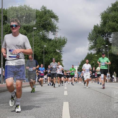29.06.2025 - hella hamburg halbmarathon Luisa Fischer http://msf.ph/oto/8468125 29.06.2025 10:42:45 Kennedybrücke 18332, 4883, 2574, 3745, 7053, 13519, 10516, 12090, 1232, 2893, 6321, 6611, 7053, 7501, 8243, 8367, 8457, 9393, 9708, 10001, 10516, 10554 meine-sportfotos.de