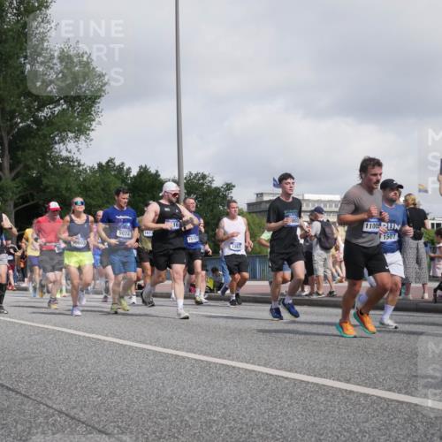 29.06.2025 - hella hamburg halbmarathon Luisa Fischer http://msf.ph/oto/8468127 29.06.2025 09:58:48 Kennedybrücke 17201, 9074, 1673, 257, 603, 16, 15157, 1267, 803, 11009, 1507, 084, 15392, 1143, 1257, 1267, 1507, 1592, 1976, 2250, 2260, 2504, 2818, 2884, 3060, 3399, 3543, 4346, 4557, 5116, 6115, 6134, 6168, 8273, 8390, 8668, 8821, 8989, 9074, 10408, 10603 meine-sportfotos.de