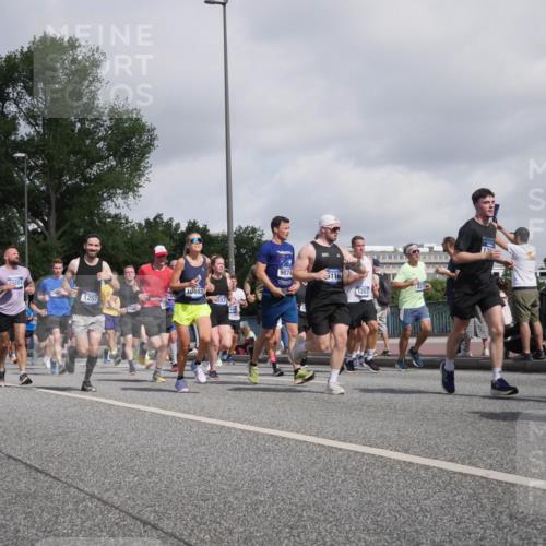 29.06.2025 - hella hamburg halbmarathon Luisa Fischer http://msf.ph/oto/8468179 29.06.2025 09:58:49 Kennedybrücke 18190, 201, 1257, 15, 10603, 557, 9074, 5116, 8273, 1267, 1143, 1257, 1267, 1452, 1507, 1592, 1976, 2250, 2260, 2504, 2818, 2884, 3060, 3399, 3543, 4557, 5116, 6115, 6134, 6168, 8273, 8390, 8668, 8821, 8989, 9074, 10408, 10603 meine-sportfotos.de