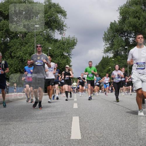 29.06.2025 - hella hamburg halbmarathon Luisa Fischer http://msf.ph/oto/8468215 29.06.2025 10:42:48 Kennedybrücke 13, 2574, 3745, 2571, 9446, 13519, 8457, 6321, 7053, 1232, 2893, 3353, 4855, 6321, 7053, 7125, 7501, 8367, 8457, 9708, 10001, 10516 meine-sportfotos.de