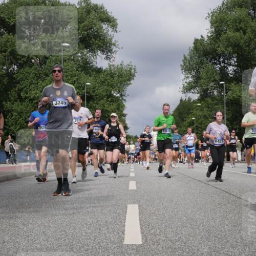 29.06.2025 - hella hamburg halbmarathon Luisa Fischer http://msf.ph/oto/8468234 29.06.2025 10:42:48 Kennedybrücke 1390, 2574, 3745, 2571, 9446, 13519, 3461, 1638, 8457, 7053, 1232, 2893, 3353, 4855, 6321, 7053, 7125, 7501, 8367, 8457, 9708, 10001, 10516 meine-sportfotos.de