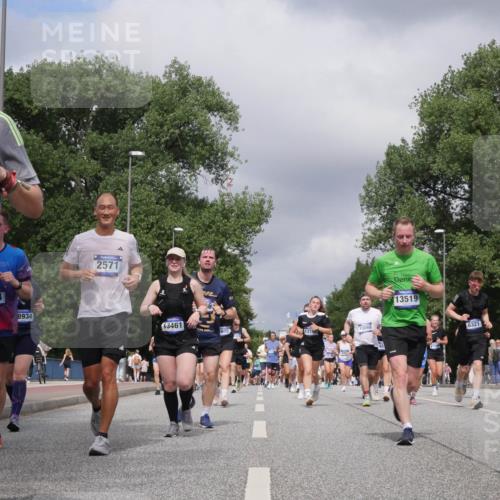 29.06.2025 - hella hamburg halbmarathon Luisa Fischer http://msf.ph/oto/8468282 29.06.2025 10:42:50 Kennedybrücke 3745, 74, 8934, 2571, 13461, 13060, 609, 12150, 13519, 6321, 712, 1232, 3353, 3727, 4855, 6321, 7053, 7125, 7501, 8457, 9455, 9708, 10001, 10516 meine-sportfotos.de